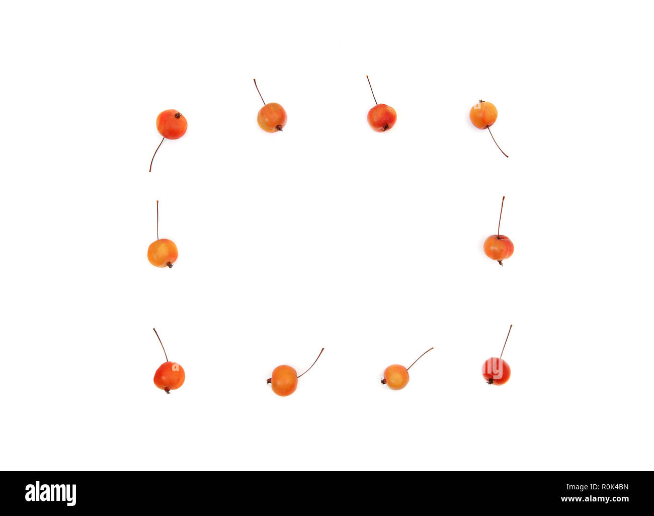 Cadre créatif à base de produits frais petit pommes mûres.concept d'automne. Mise à plat, vue du dessus, copiez l'espace. Banque D'Images