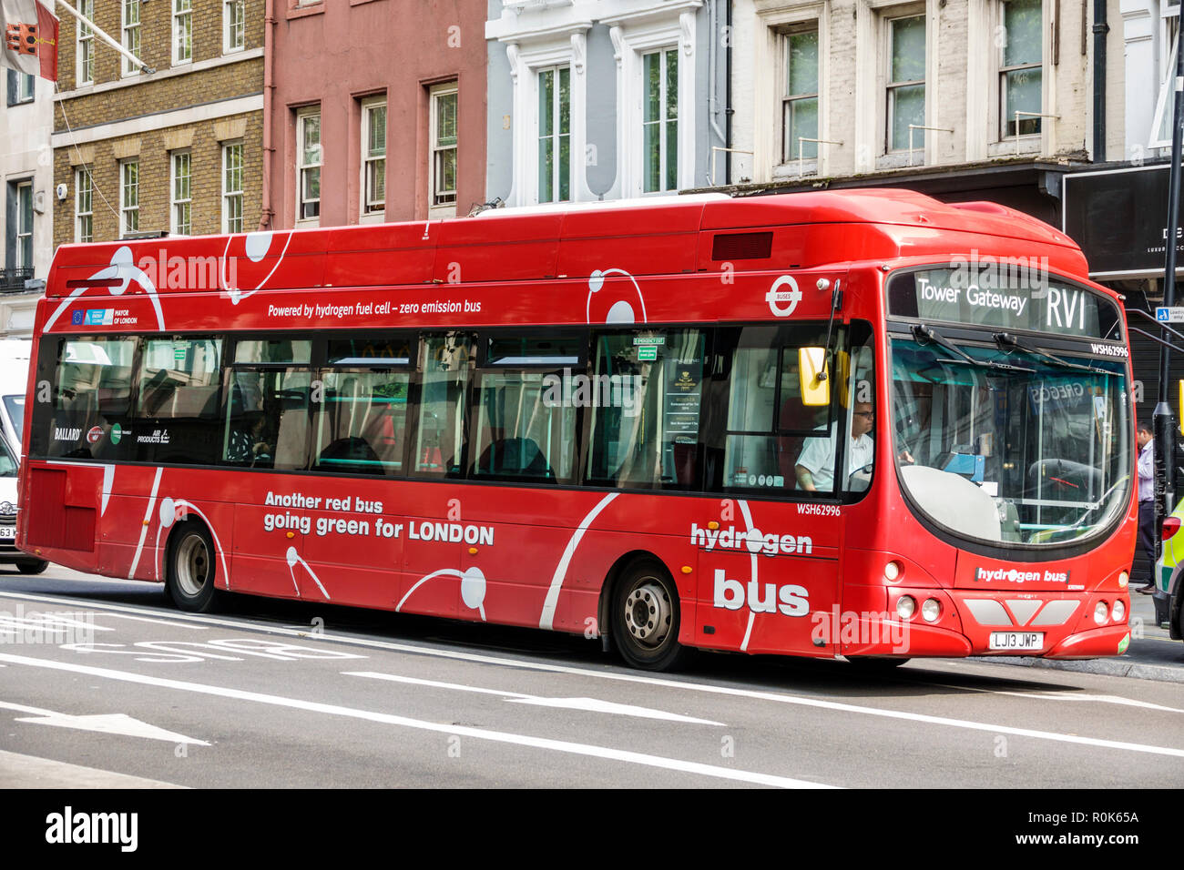 Londres Angleterre,Royaume-Uni,Covent Garden Strand,Wright Pulsar corps à hydrogène VDL SB200 bus,rouge bus,pile à combustible à hydrogène,zéro émission,amical,vert mov Banque D'Images