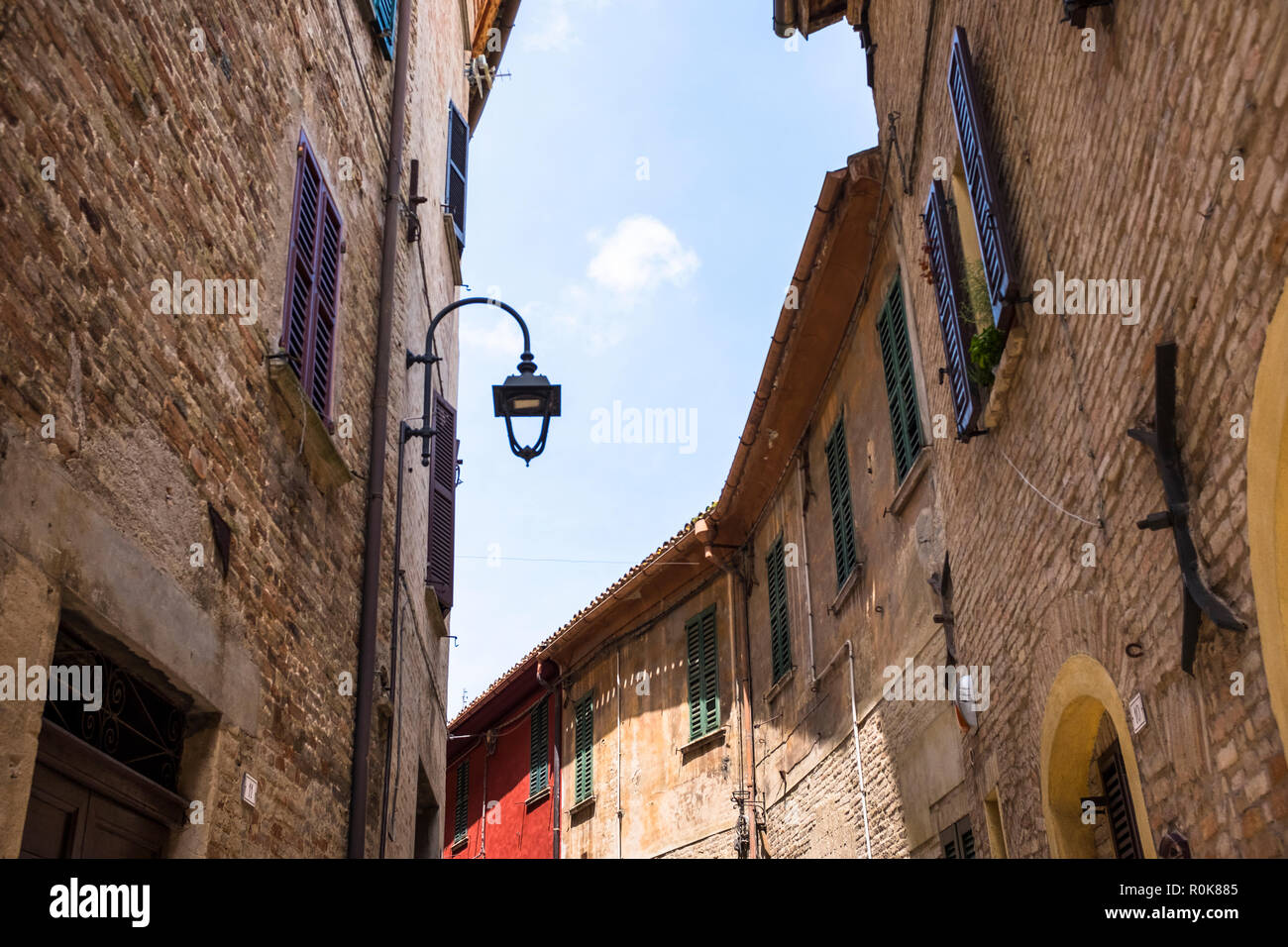Des scènes et des détails dans le charmant village de Corinaldo, dans la région des Marches de l'Italie Banque D'Images