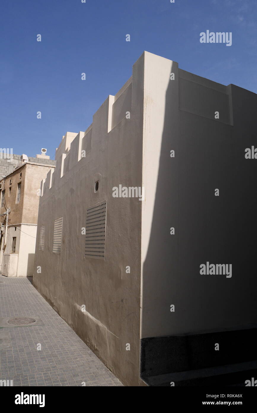 L'extérieur de l'immeuble rénové Dar Al Muharraq House, sur la piste de Bahreïn Pearl, Muharraq, Royaume de Bahreïn Banque D'Images