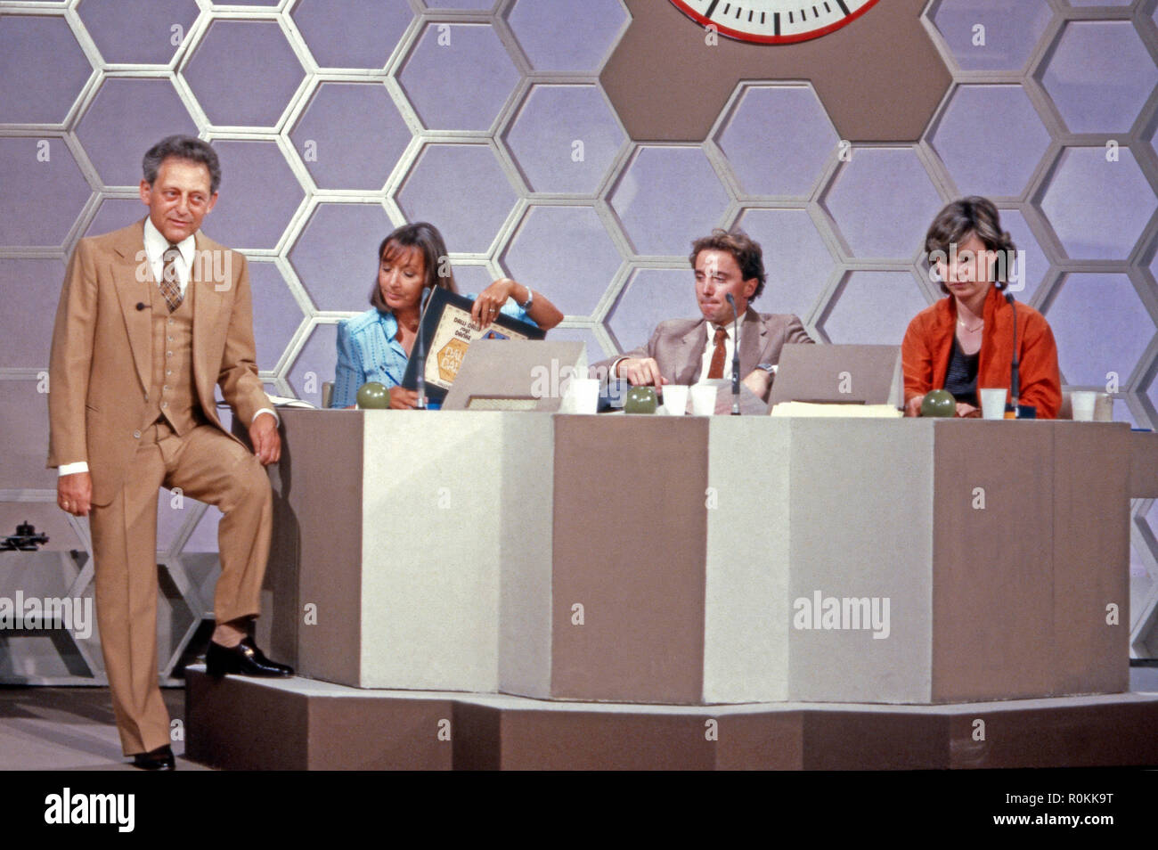 Dalli Dalli, Fernsehshow mit Hans Rosenthal, Deutschland 1971 - 1986, meneur de Hans Rosenthal mit der Jury (v. l.) Brigitte Xander, Christian Neureuther und Mady Riehl Banque D'Images