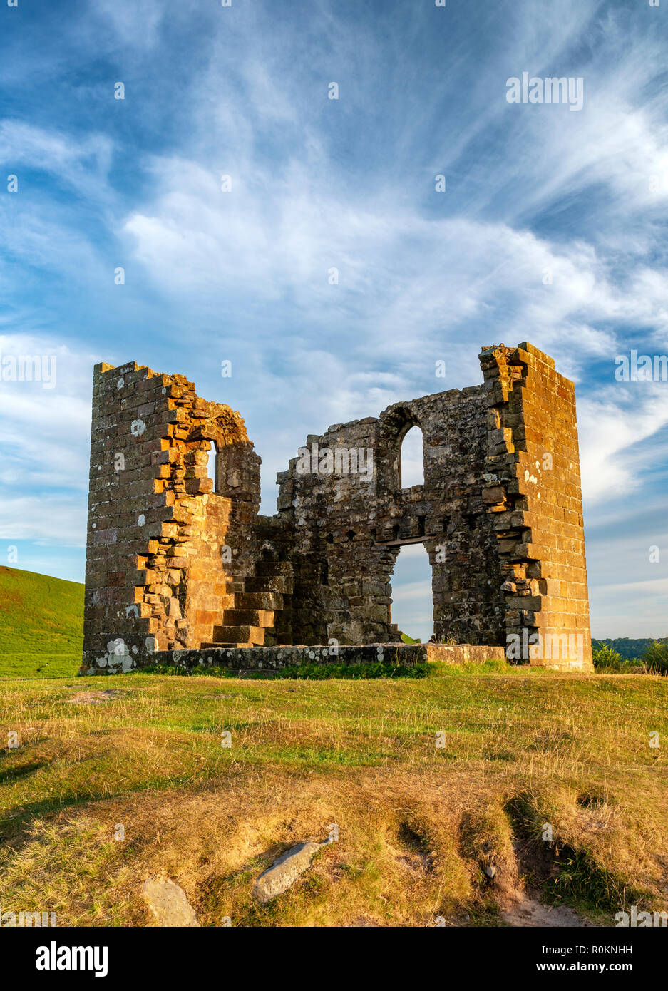 La ruine de Skelton dans Newtondale Tour surplombant le parc national des North Yorkshire Moors Banque D'Images
