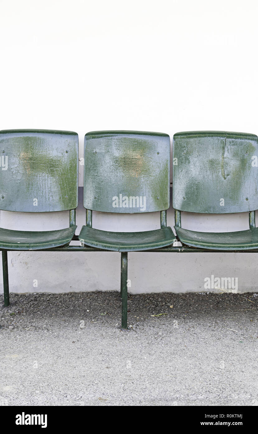 Des chaises en métal antique, détail d'une chaise dans la ville, se détendre et se reposer Banque D'Images