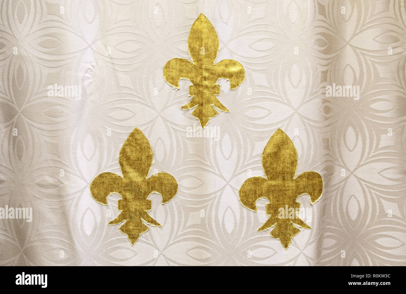 Tissu fleur de lys, détail d'une ville d'or, décoration textile Photo Stock  - Alamy