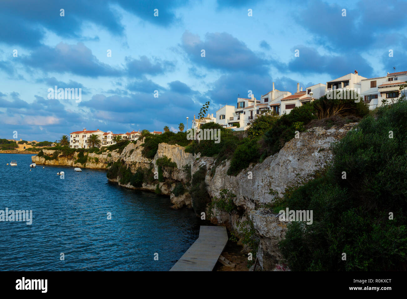 Maisons blanches sur la mer à Cala Cabrera Banque D'Images