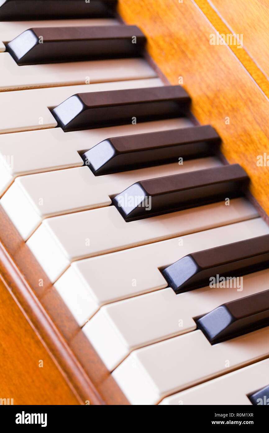 Close Up de touches de piano Piano sur le vieux bois. Banque D'Images