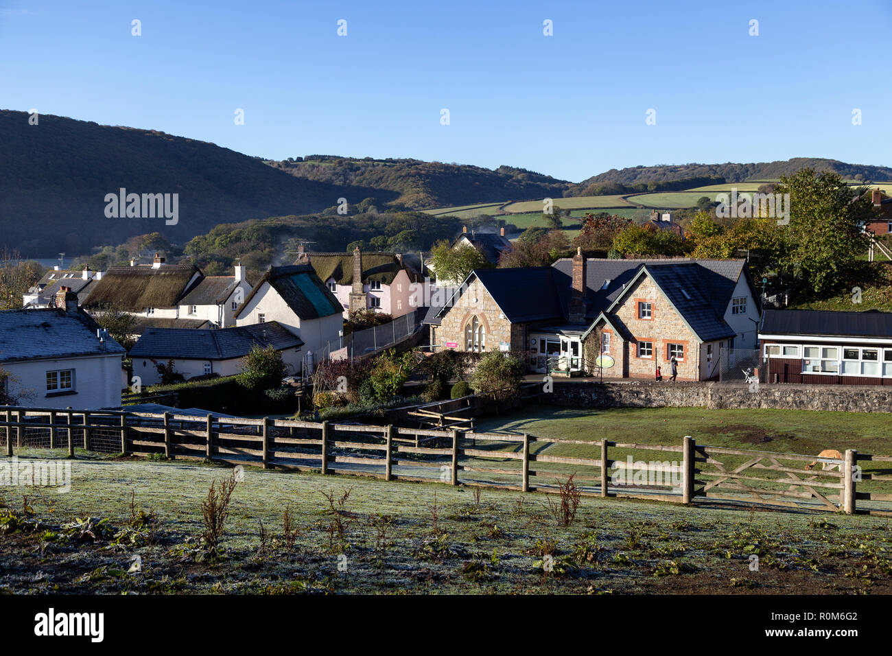 Académie d'apprentissage scolaire,Partenariat,École Primaire Dunsford parc, prairie, bois, jardin, jardins, l'agriculture, la culture, le travail du sol, le labourage, hus Banque D'Images