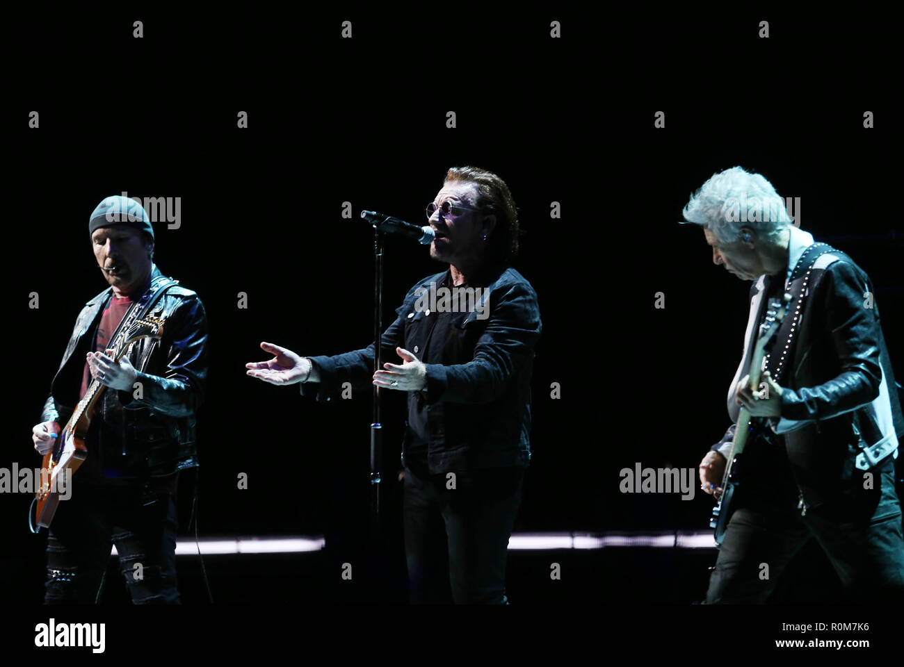 Dublin, Irlande. 5ème Nov 2018.. U2 de retour à Dublin. Bono et U2 dans l'arène 3 à Dublin pour la première des quatre performances de leur expérience  + montre l'iNNOCENCE. Photo : Leon Farrell/RollingNews RollingNews.ie : Crédit.ie/Alamy Live News Banque D'Images