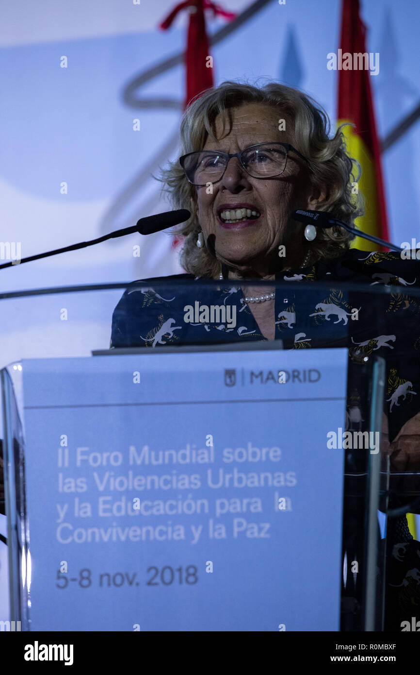 Madrid, Espagne. 5Th Nov, 2018. Manuela Carmena, maire de Madrid. parlant. 2e Forum mondial sur la violence urbaine pour l'enseignement, pour la coexistence y la paix est un lieu de rencontre pour les responsables locaux, des organisations internationales et des réseaux, le monde universitaire, les ONG et la société civile. Son but est d'ouvrir un processus conjoint de débat, de réflexion et de construction de solutions communes qui favorisent l'environnement urbain capable d'éliminer l'expression de la violence. le Nov 5, 2018 à Madrid, Espagne Credit : Jésus Encarna/ZUMA/Alamy Fil Live News Banque D'Images