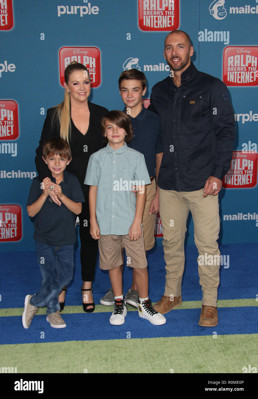 Hollywood, CA. 5Th Nov, 2018. Melissa Joan Hart, Mark Wilkerson, Tucker McFadden Wilkerson, Braydon Hart Wilkerson, Mason Walter Wilkerson, pour Premiere du Disney's 'Ralph se brise l'Internet" au El Capitan Theatre à Hollywood en Californie le 5 novembre 2018. Credit : Faye Sadou/media/Alamy Punch Live News Banque D'Images