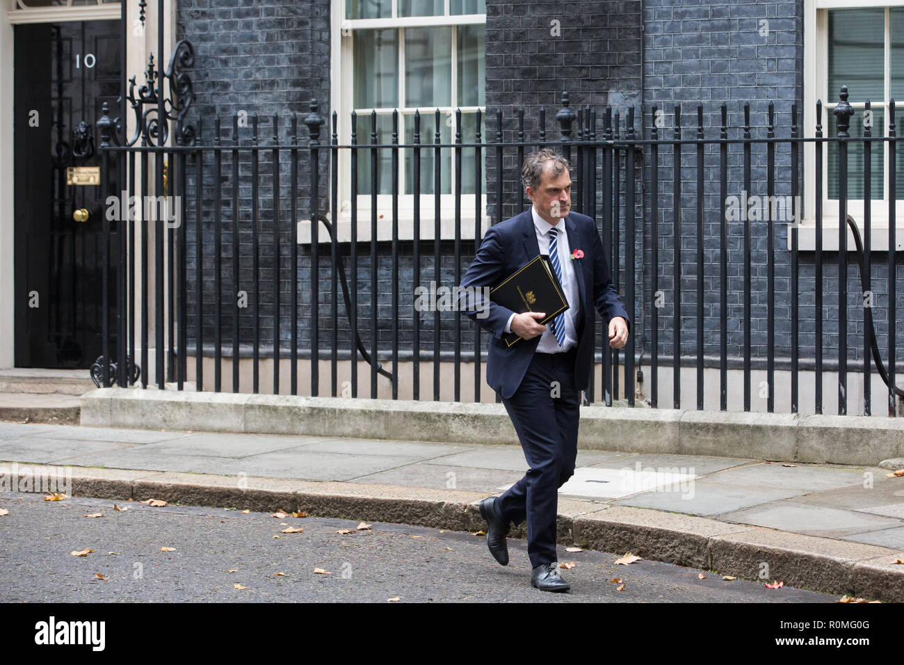 Londres, Royaume-Uni. 6 novembre, 2018. Julian Smith MP, whip en chef, feuilles 10, Downing Street, à la suite d'une réunion du Cabinet au cours de laquelle le premier ministre devrait mettre à jour les ministres sur l'état actuel des négociations Brexit en vue de travailler à un Brexit en sommet de la dernière semaine de novembre. Credit : Mark Kerrison/Alamy Live News Banque D'Images