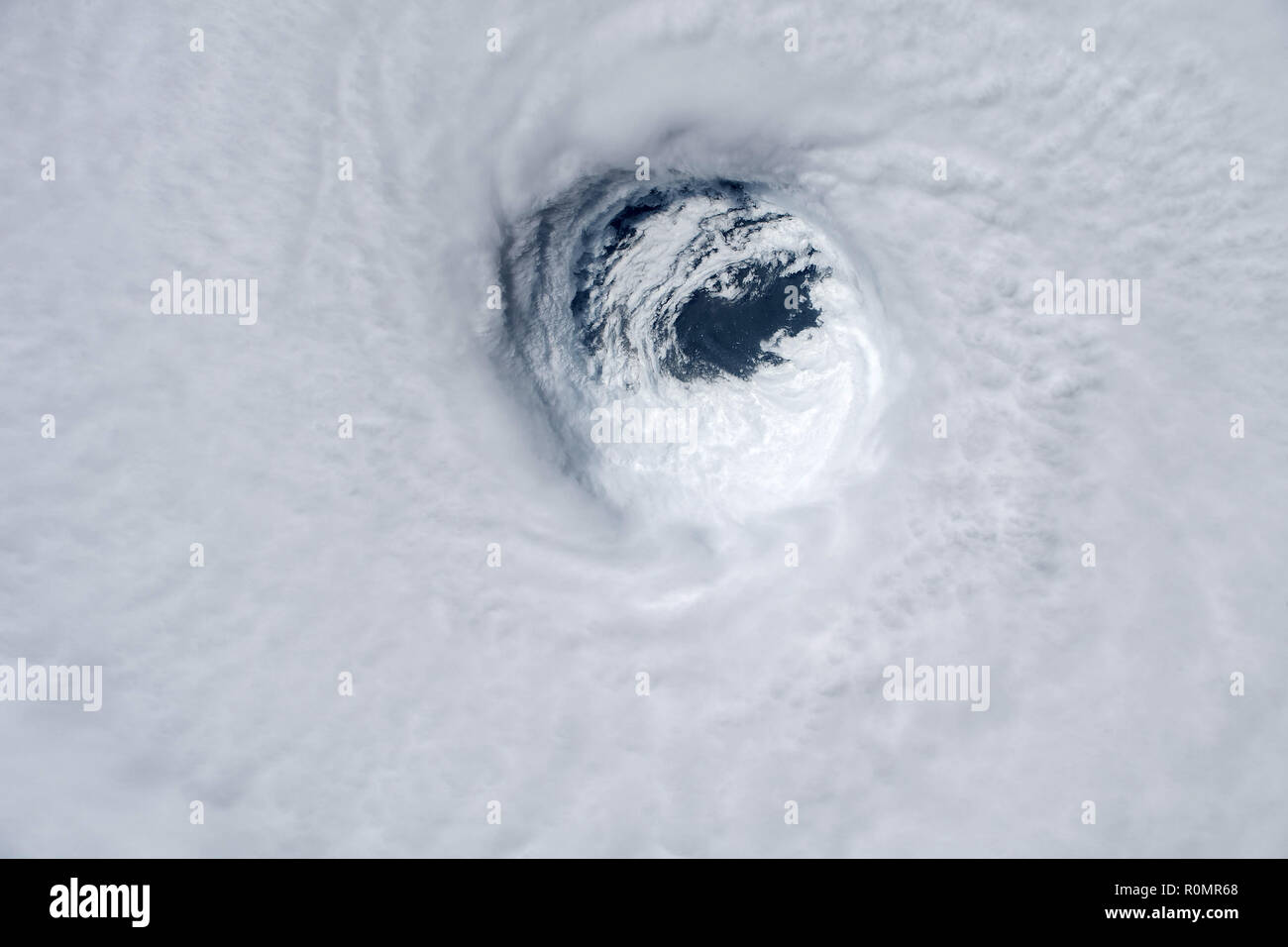 L'ouragan Michael a été capturé à partir de la Station spatiale internationale après la tempête a frappé comme un ouragan de catégorie 4 sur la floride Banque D'Images