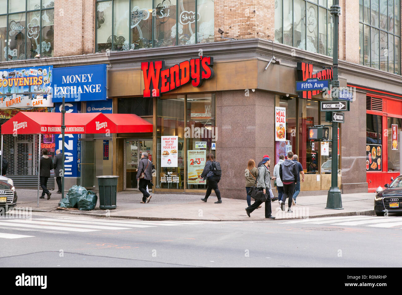 Wendy's fast food restaurant 6ème Avenue, Manhattan, New York City, États-Unis d'Amérique. Banque D'Images