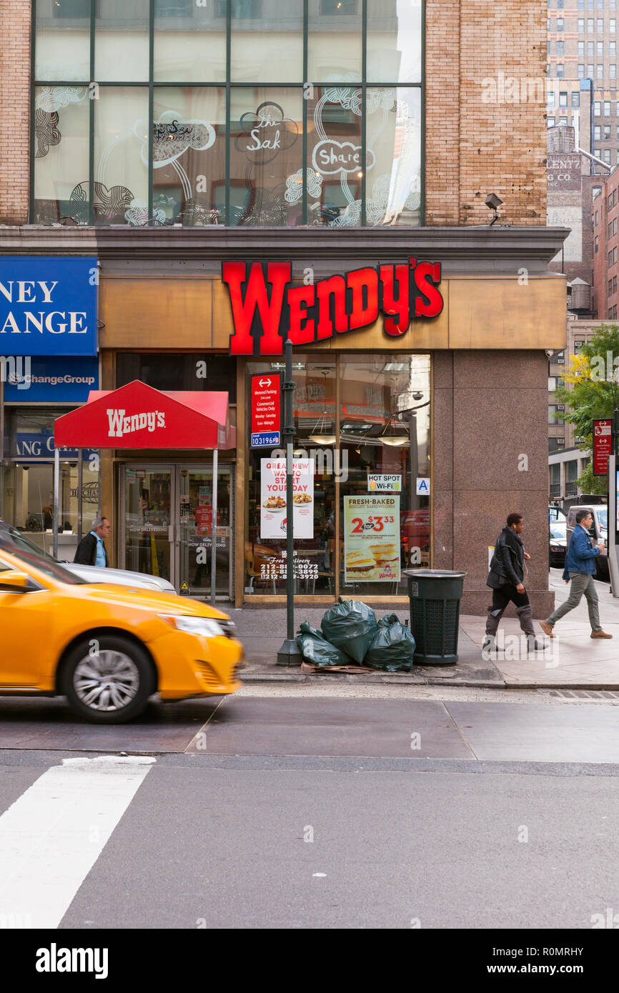 Wendy's fast food restaurant 6ème Avenue, Manhattan, New York City, États-Unis d'Amérique. Banque D'Images