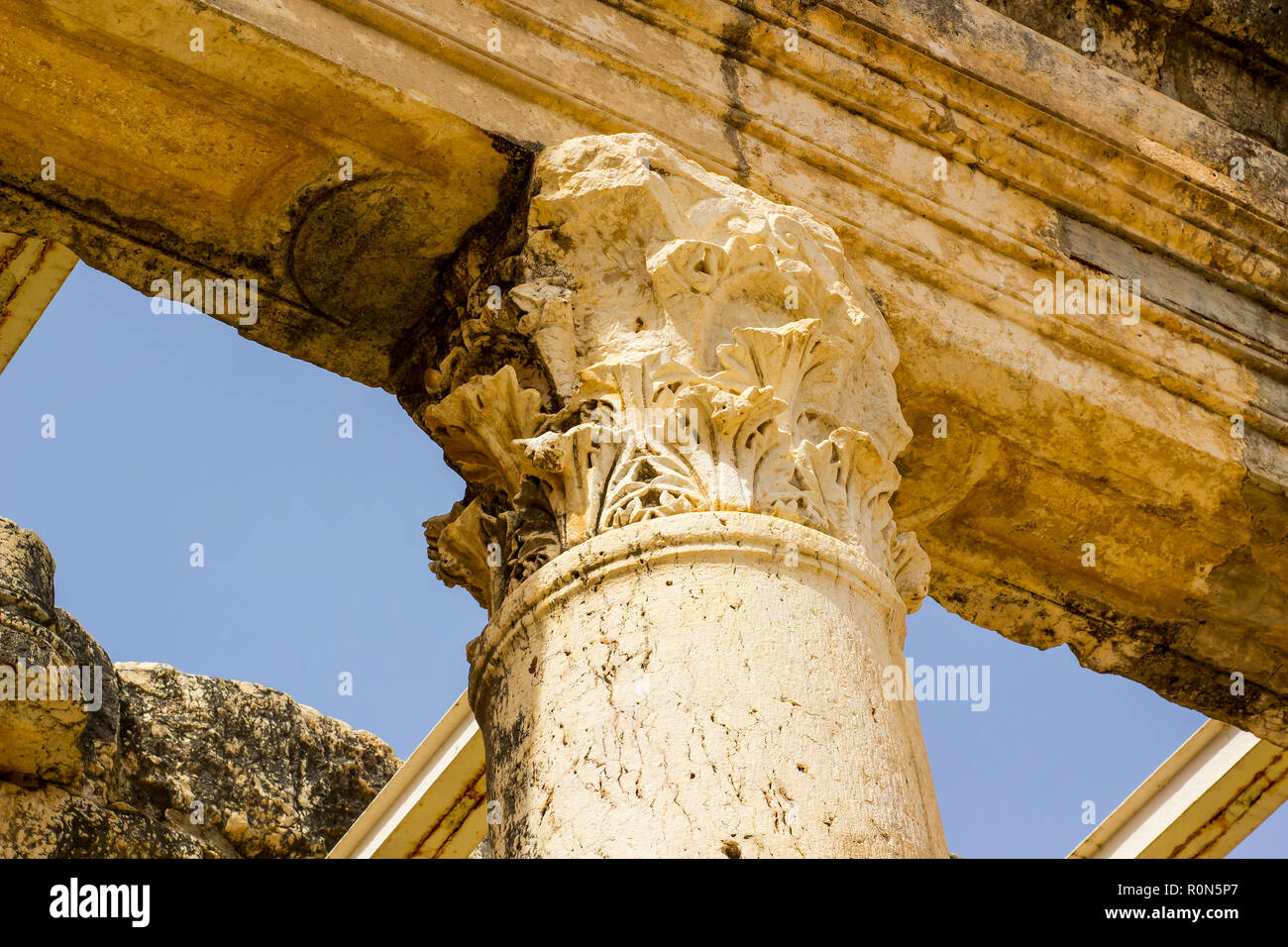 3 mai 2018 une colonne en pierre parmi les ruines d'une synagogue juive du premier siècle dans l'ancienne ville de Capharnaüm en Israël où Jésus a vécu pour certains ti Banque D'Images