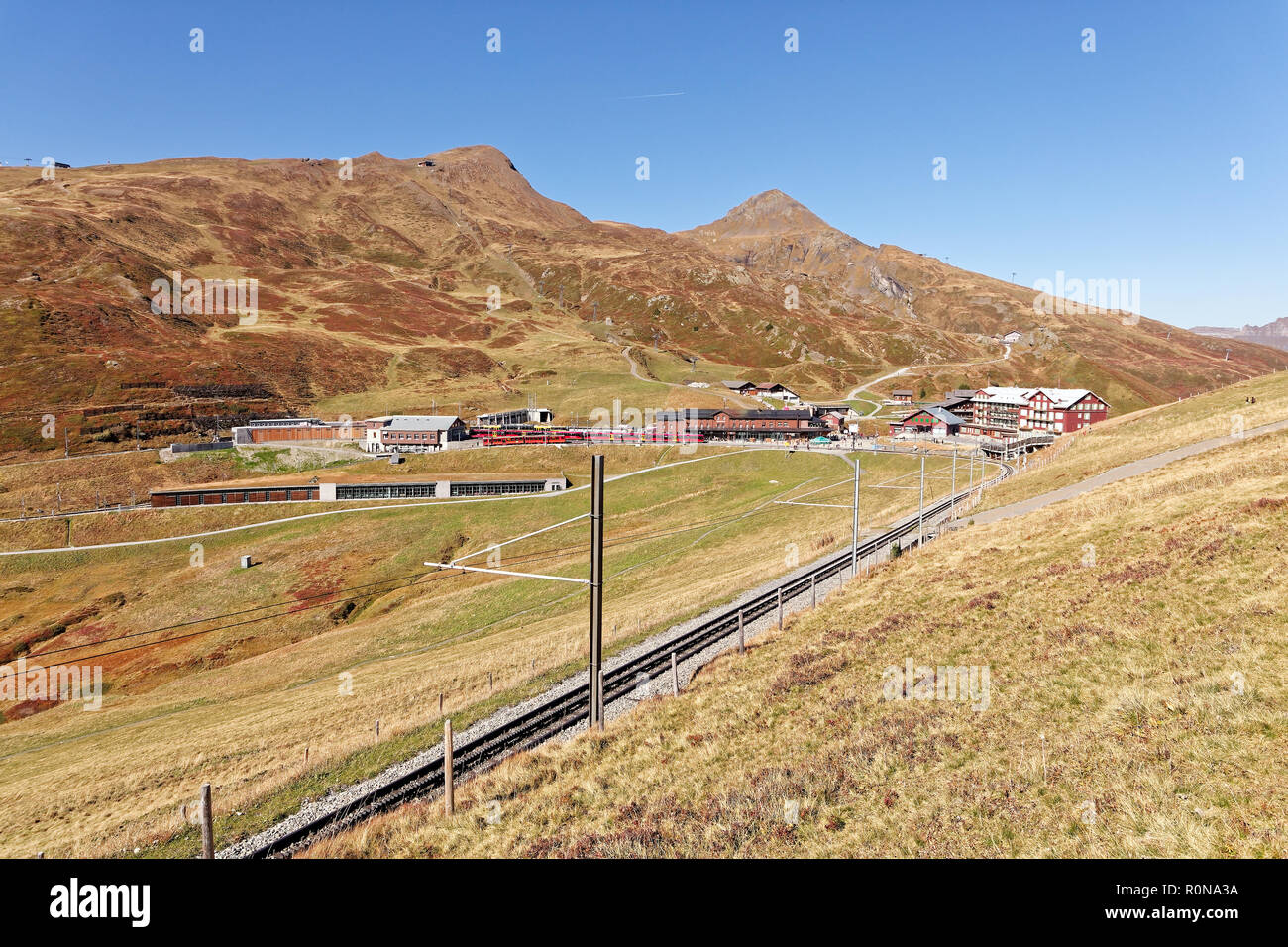 Train arrivant par le haut de l'Europe ; Jungfraujoch - Kleine Scheidegg, Région de Jungfrau, Suisse Banque D'Images