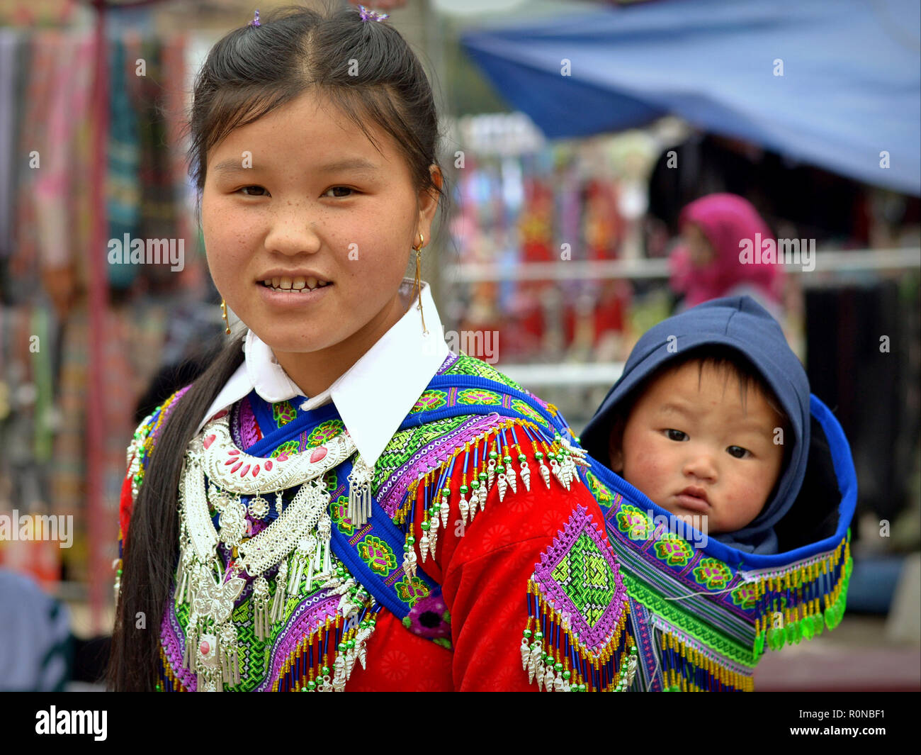 Jeune garçon vetement traditionnel vietnamien Banque de photographies et  d'images à haute résolution - Alamy