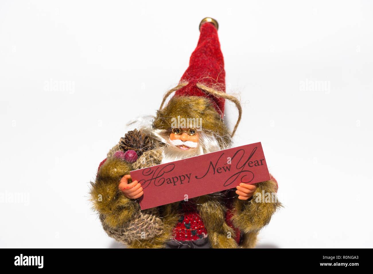 Père Noël ou Santa Claus est debout sur un fond blanc et tenant un papier à en-tête - Bonne Année. Banque D'Images