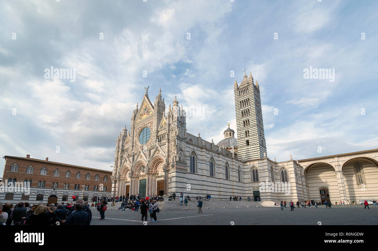 Sienne, ITALIE - 27 octobre 2018 : Cathédrale métropolitaine de Saint Marie de l'Assomption Banque D'Images