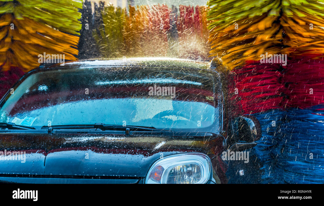 Machine de lavage de voiture Banque de photographies et d'images à haute  résolution - Alamy