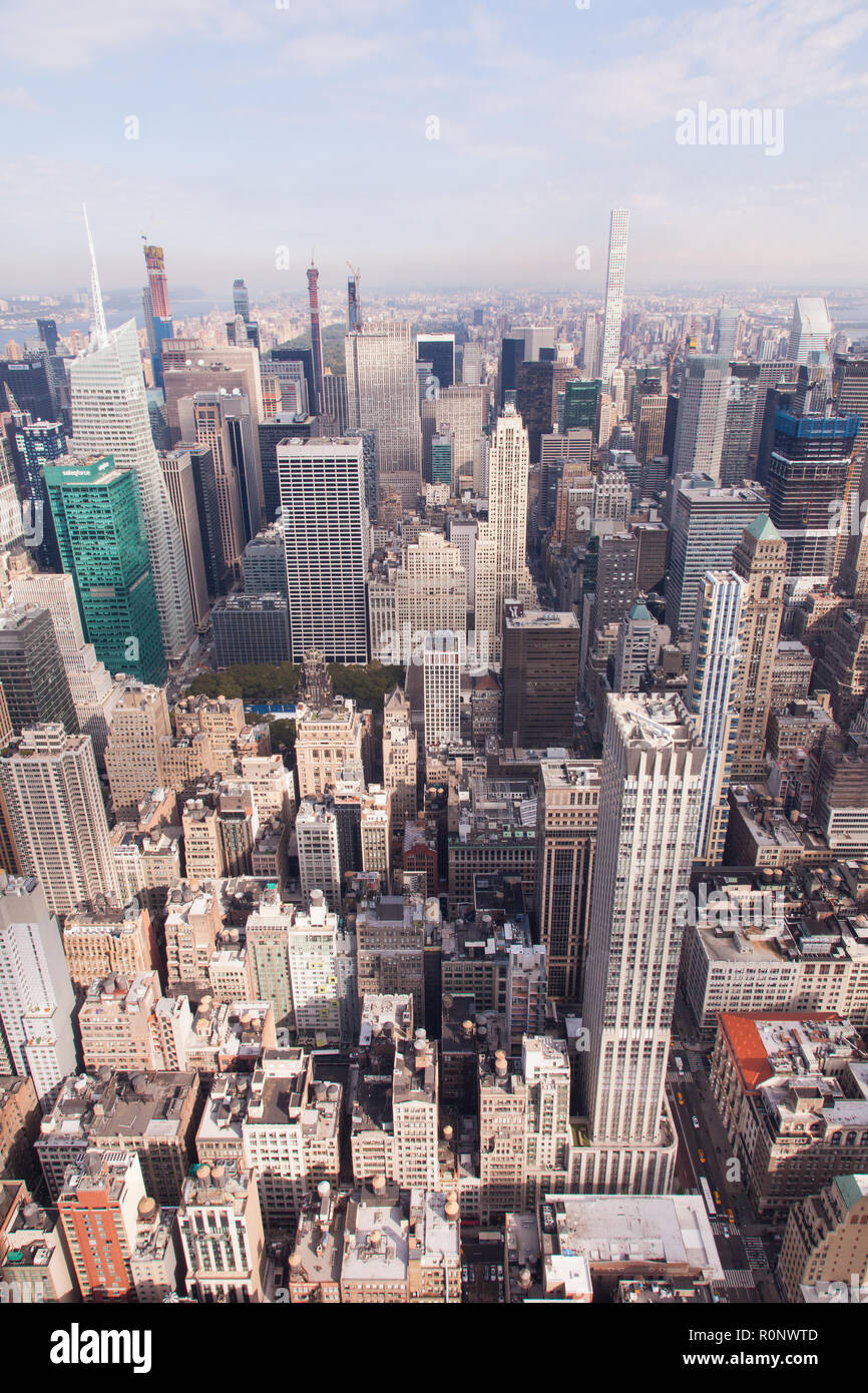 Vue depuis le haut de l'Empire State Building, Manhattan, New York City, États-Unis d'Amérique. Banque D'Images
