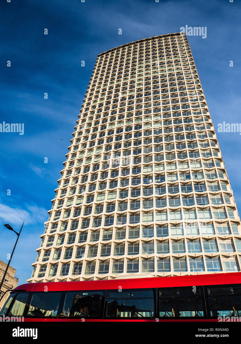 Centre point London - immeuble de 33 étages situé dans le centre de Londres, terminé en 1966 l'architecte George Marsh de R. Seifert et ses partenaires. Catégorie II répertoriée. Banque D'Images