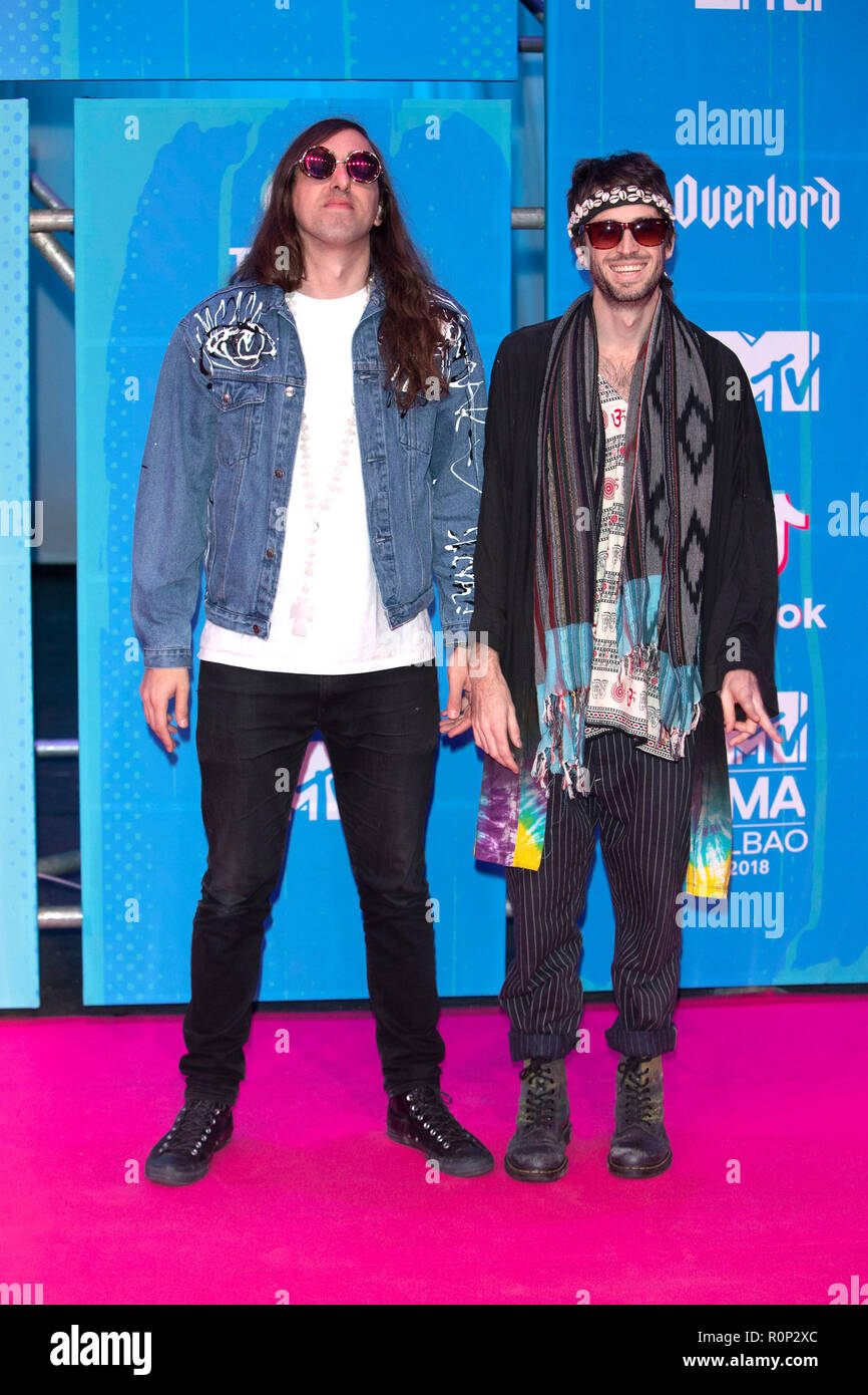 Sebastian Pringle et Gilbert Vierich de Crystal Fighters participant à la MTV European Music Awards 2018 au Bizkaia Arena le 4 novembre, 2018 à Bilbao, en Espagne. Banque D'Images