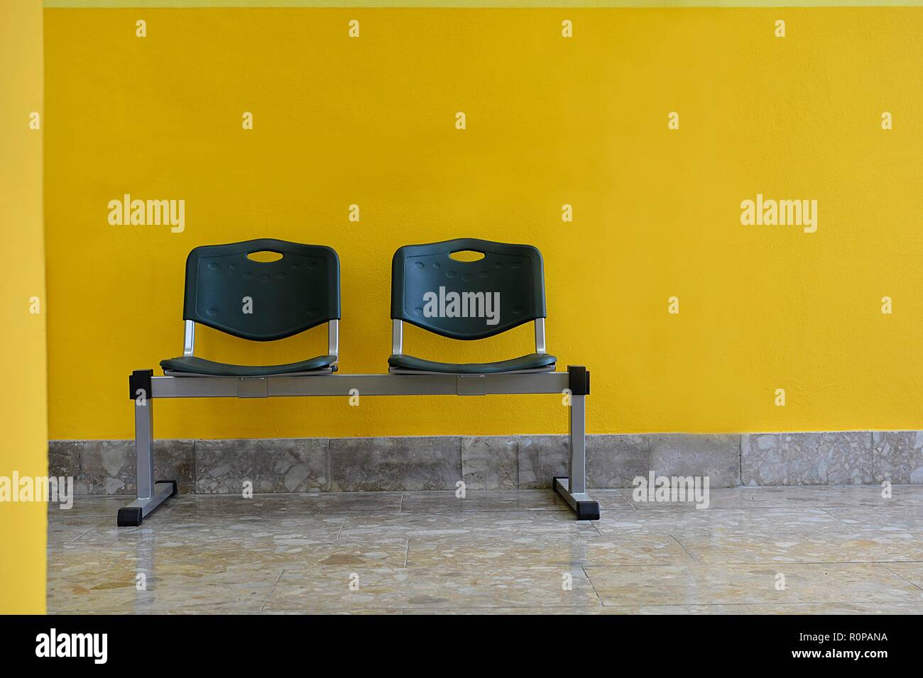 Salle d'attente dans le hall de l'hôpital Banque D'Images