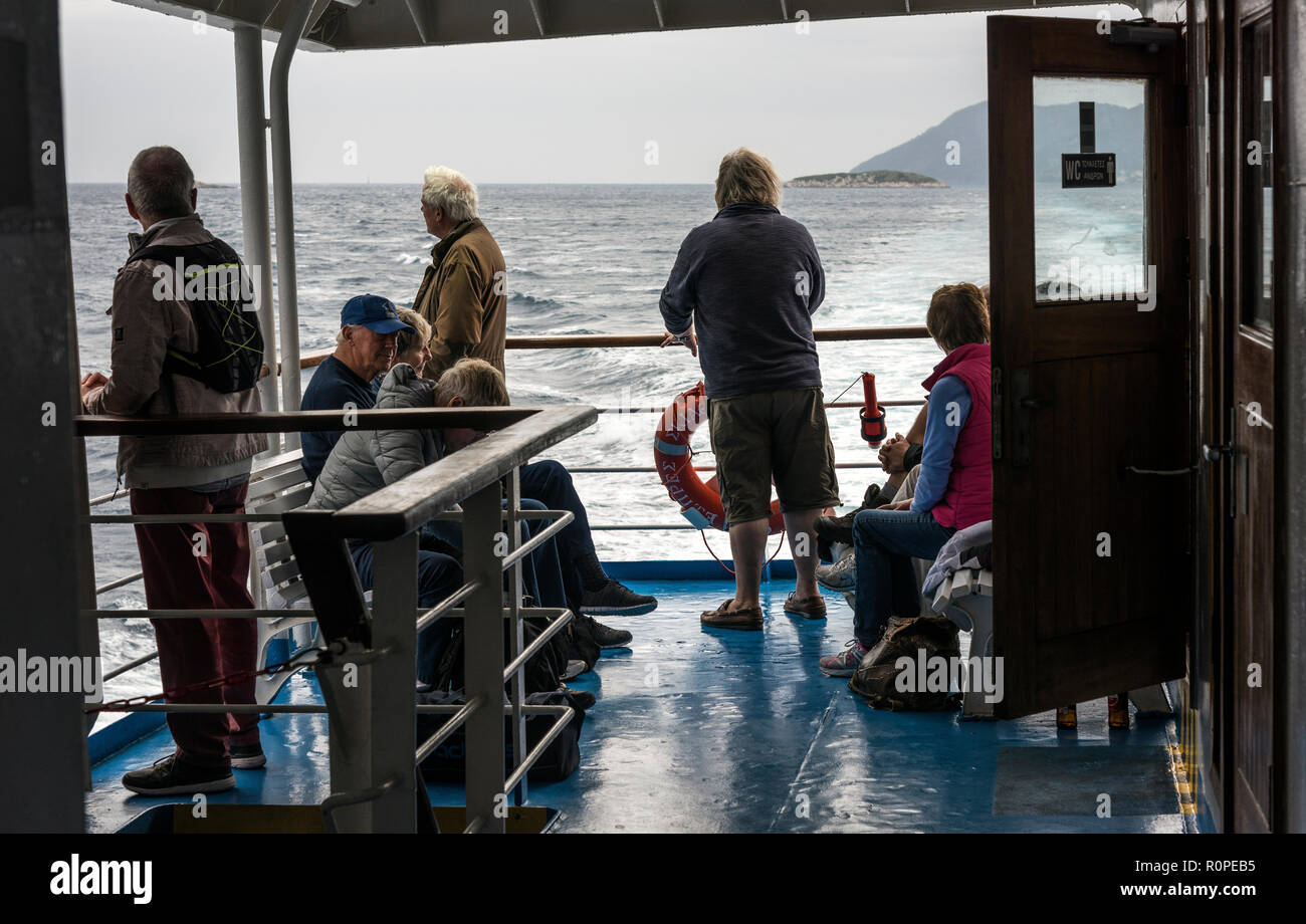 Ferry de Skiathos à Alonissos, Sporades du Nord de la Grèce. Banque D'Images