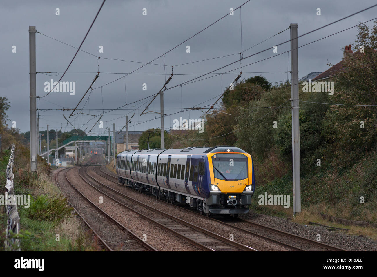 Toute nouvelle classe 331 CAF construit pour former l'UEM Northern Rail arriva en phase de test sur la ligne principale de la côte ouest près de Erquy Banque D'Images