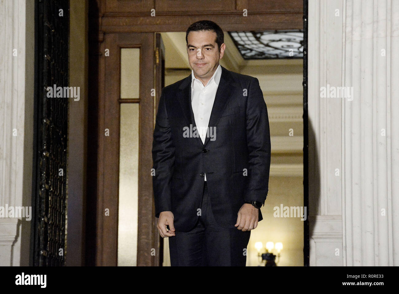 Le Premier ministre grec vu après la réunion. Le Premier Ministre grec, Alexis Tsipras et l'Archevêque Geronimo s'est réuni et a fait des déclarations dans Maximos Mansion. Banque D'Images