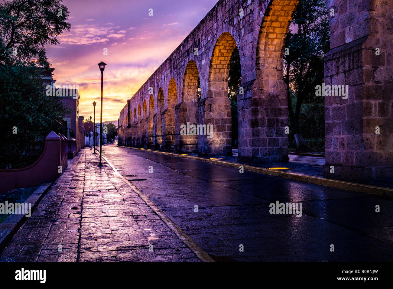 L'Aqueduc à l'aube à Morelia, Michoacan, Mexique. Banque D'Images
