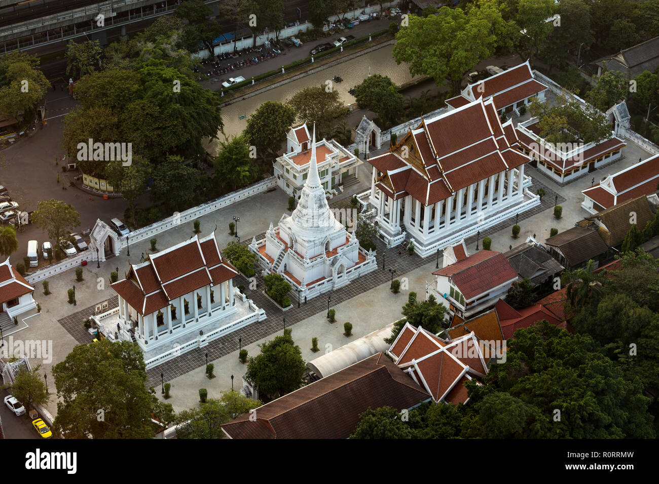 Wat pathum wanaram temple à Bangkok, vue aérienne du Centara Grand Tower, Bangkok Banque D'Images