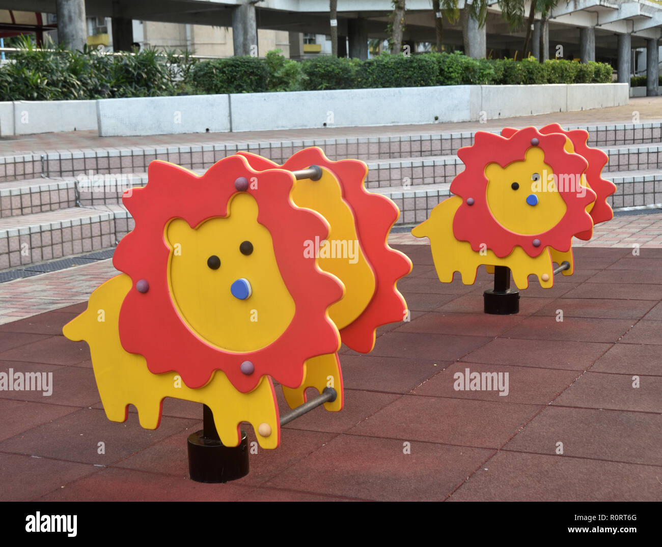 Les petits jouets à bascule dans l'aire de loisirs de Tsing Yi, Promenade, Hong Kong Banque D'Images