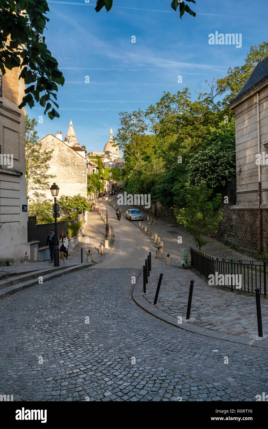 Une rue de la ville traditionnelle à Paris, France Banque D'Images