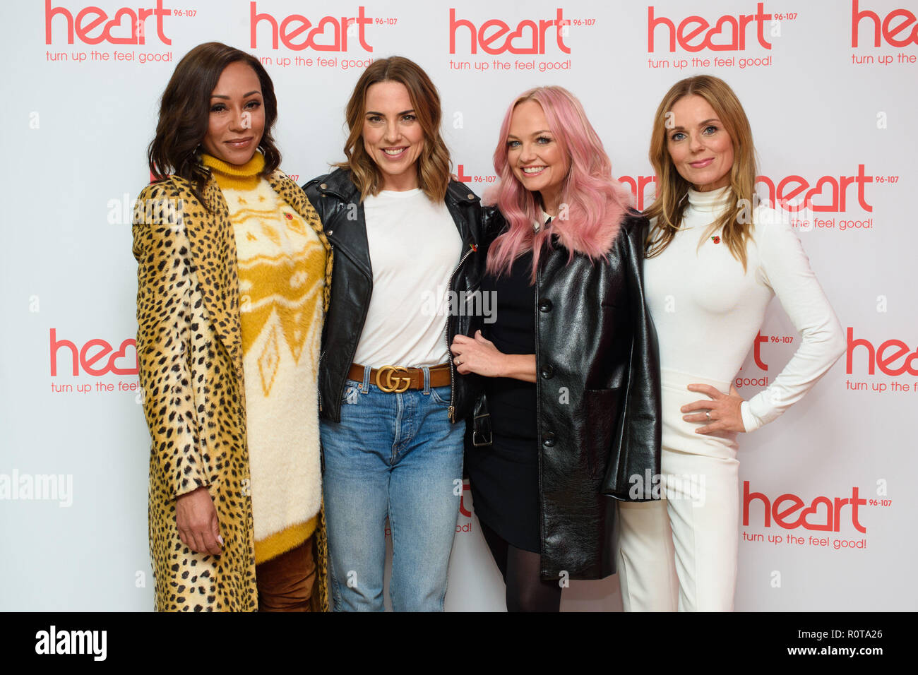 Spice Girls (de gauche à droite) Melanie Brown, Melanie Chisholm, Geri Horner et Slaï lors d'une apparence en direct ce matin sur le coeur Breakfast show avec l'hôte Jamie Theakston dans Radio Mondiale à Leicester Square, Londres. Banque D'Images