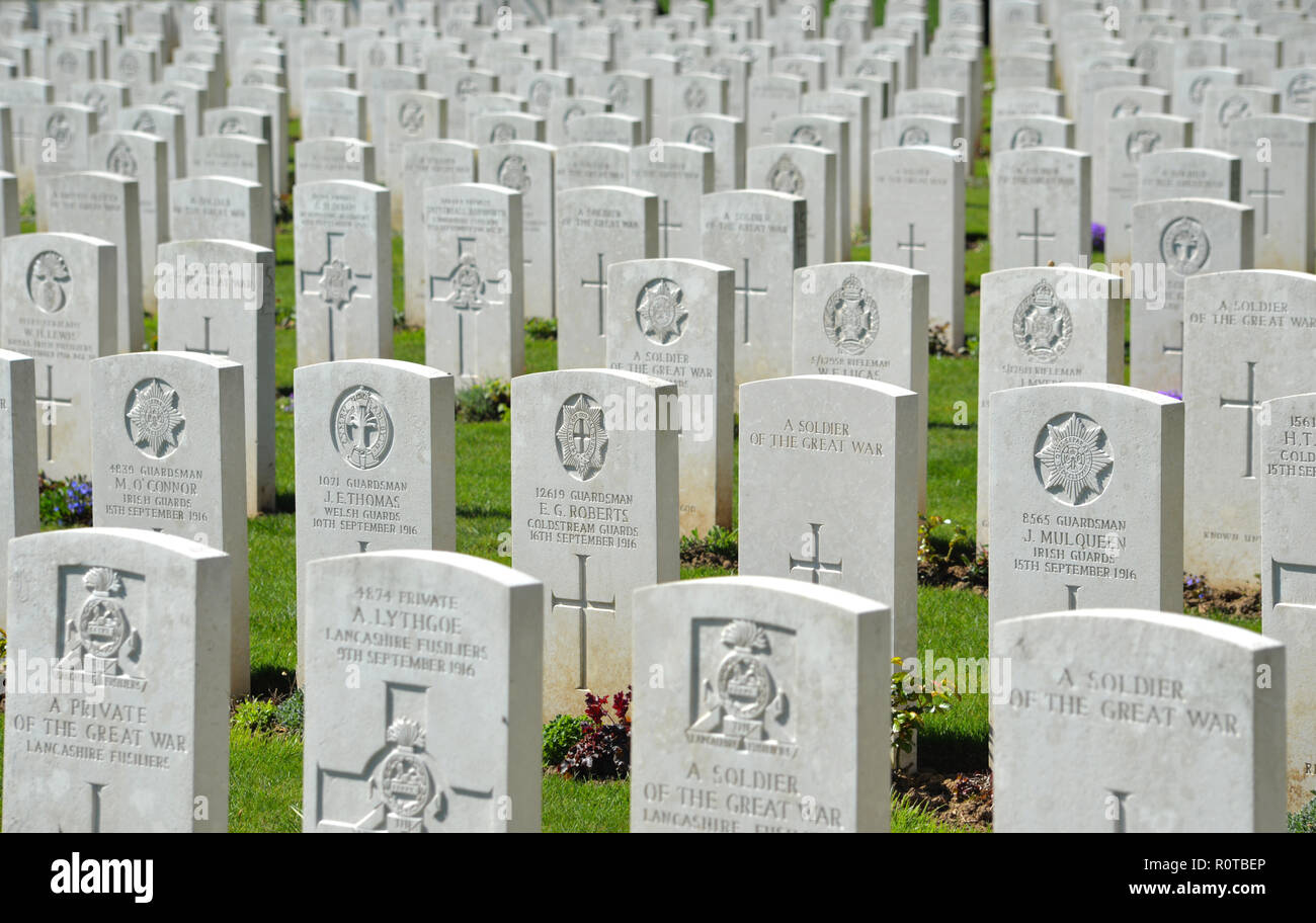 Grande Guerre, pierres tombales, cimetière du Bois Delville Longueval, France Banque D'Images