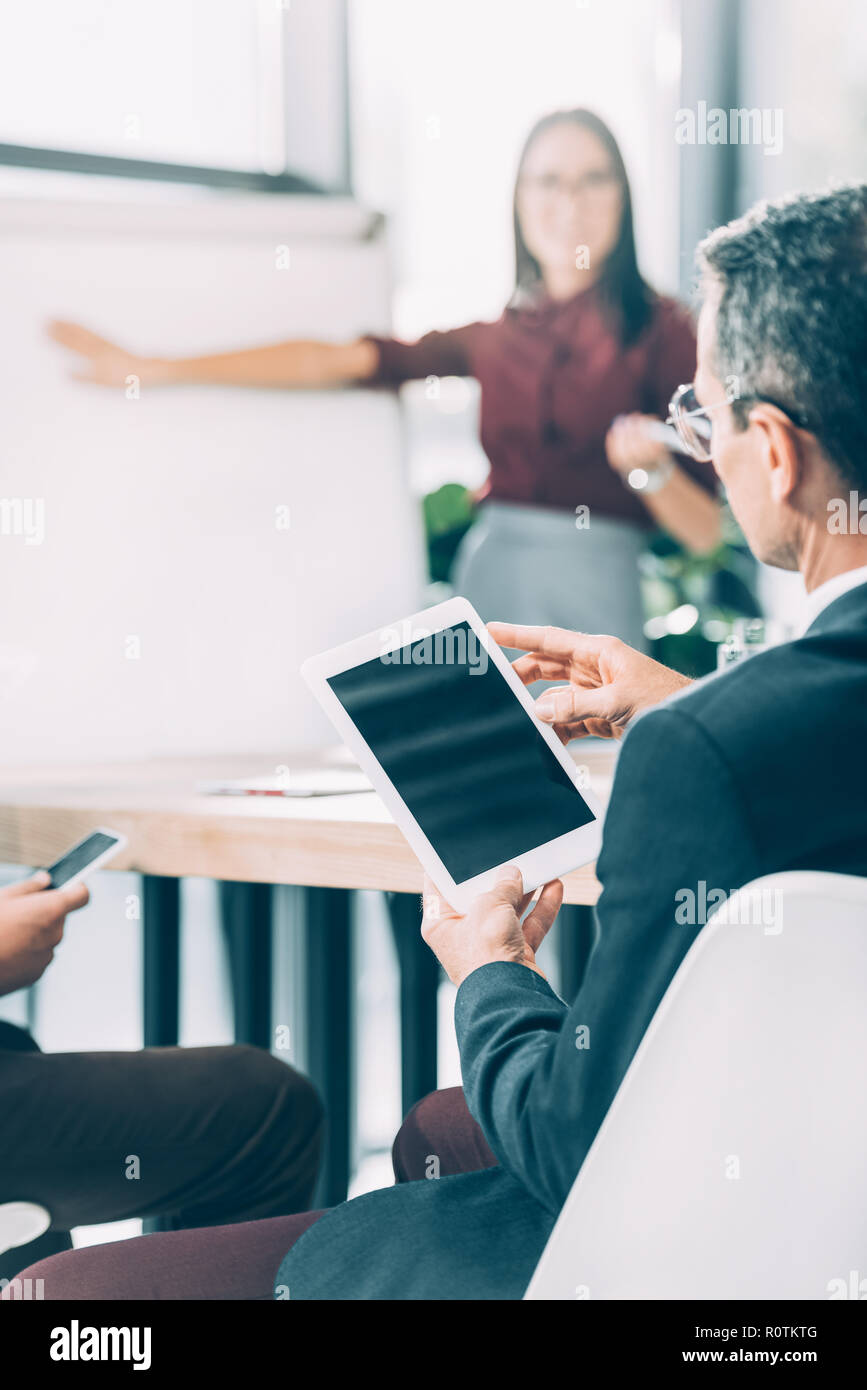 Close-up shot of businessman with digital tablet conférence sur Banque D'Images