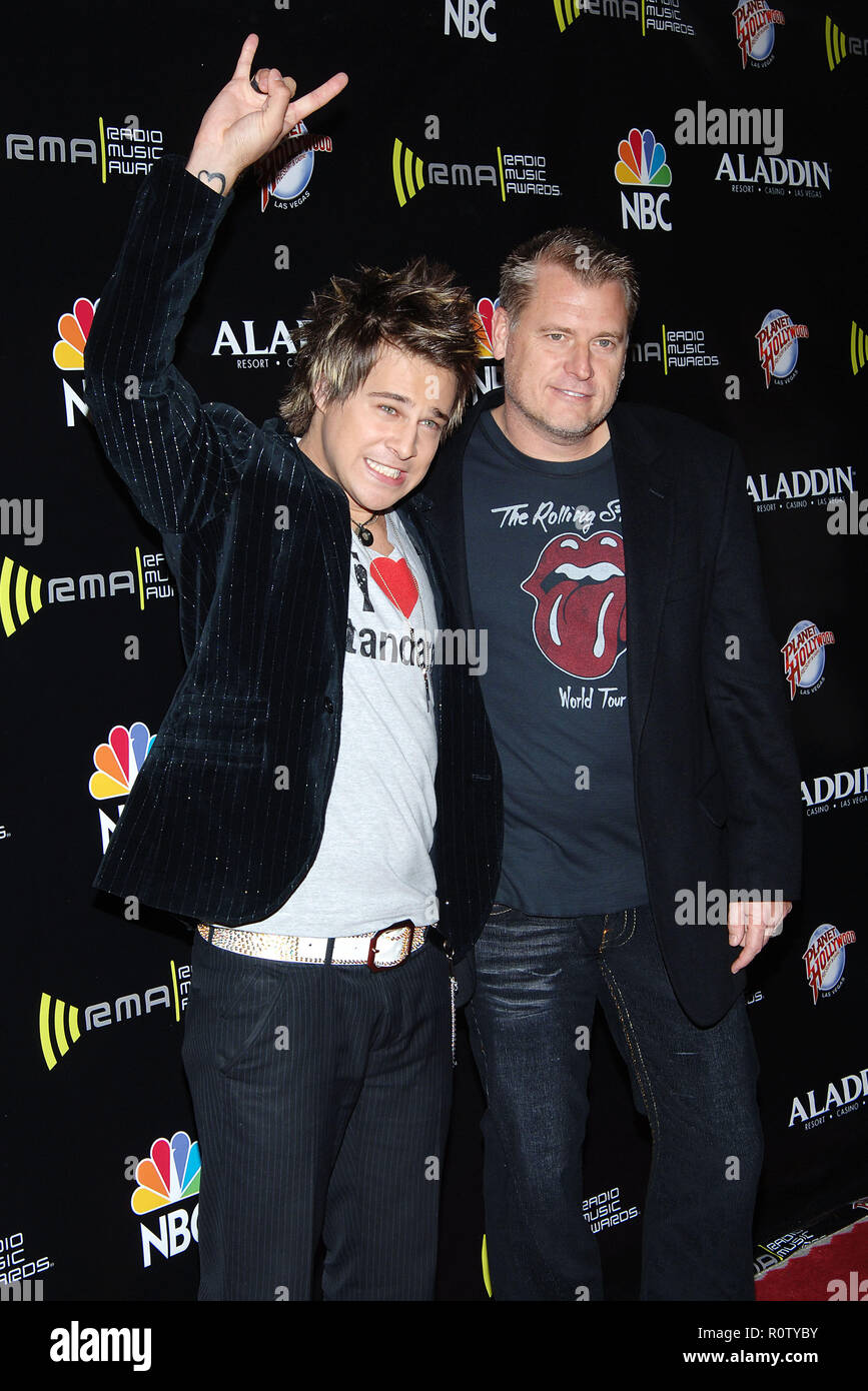 Ryan Cabrera et Jo Simpson en arrivant à la Radio Music Awards 2005 à l'Aladdin Hotel de Las Vegas. Le 18 décembre 2005. - Cabrea Banque D'Images
