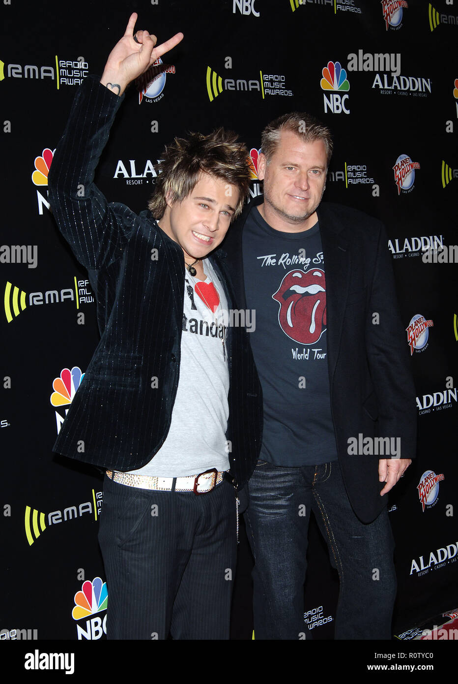 Ryan Cabrera et Jo Simpson en arrivant à la Radio Music Awards 2005 à l'Aladdin Hotel de Las Vegas. Le 18 décembre 2005. - Cabrer Banque D'Images