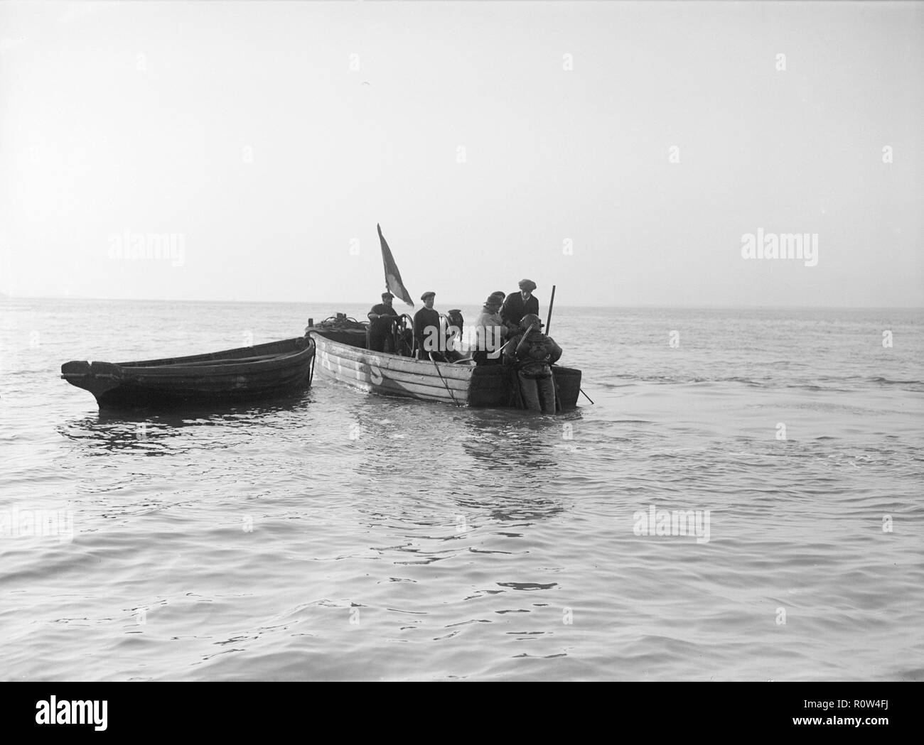 La préparation de plongeur de sauvetage en mer, 1912. Créateur : Kirk & Sons de Cowes. Banque D'Images