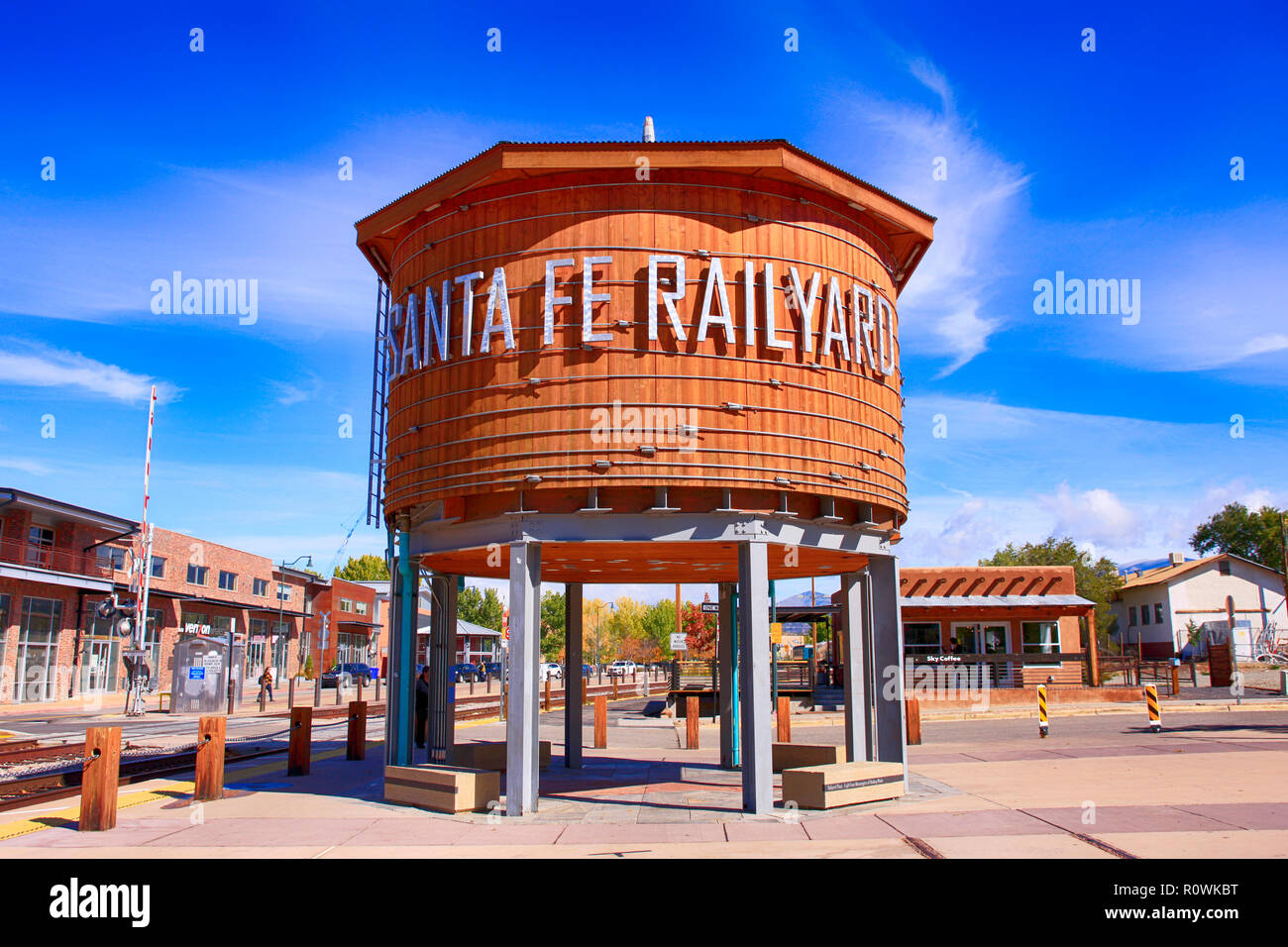 Le château d'eau rénové dans l'art gare quartier de Santa Fe, Nouveau Mexique Banque D'Images