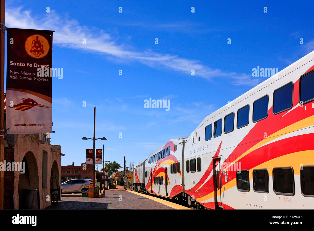 Rail train dans la glissière à la station en gare de Santa Fe, Nouveau Mexique USA Banque D'Images