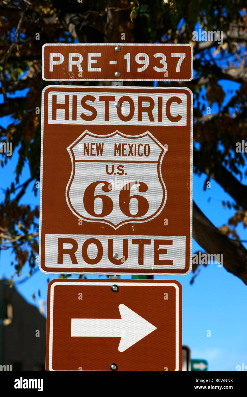 Pre-1937 historic route 66 sign in Santa Fe, New Mexico, USA Banque D'Images