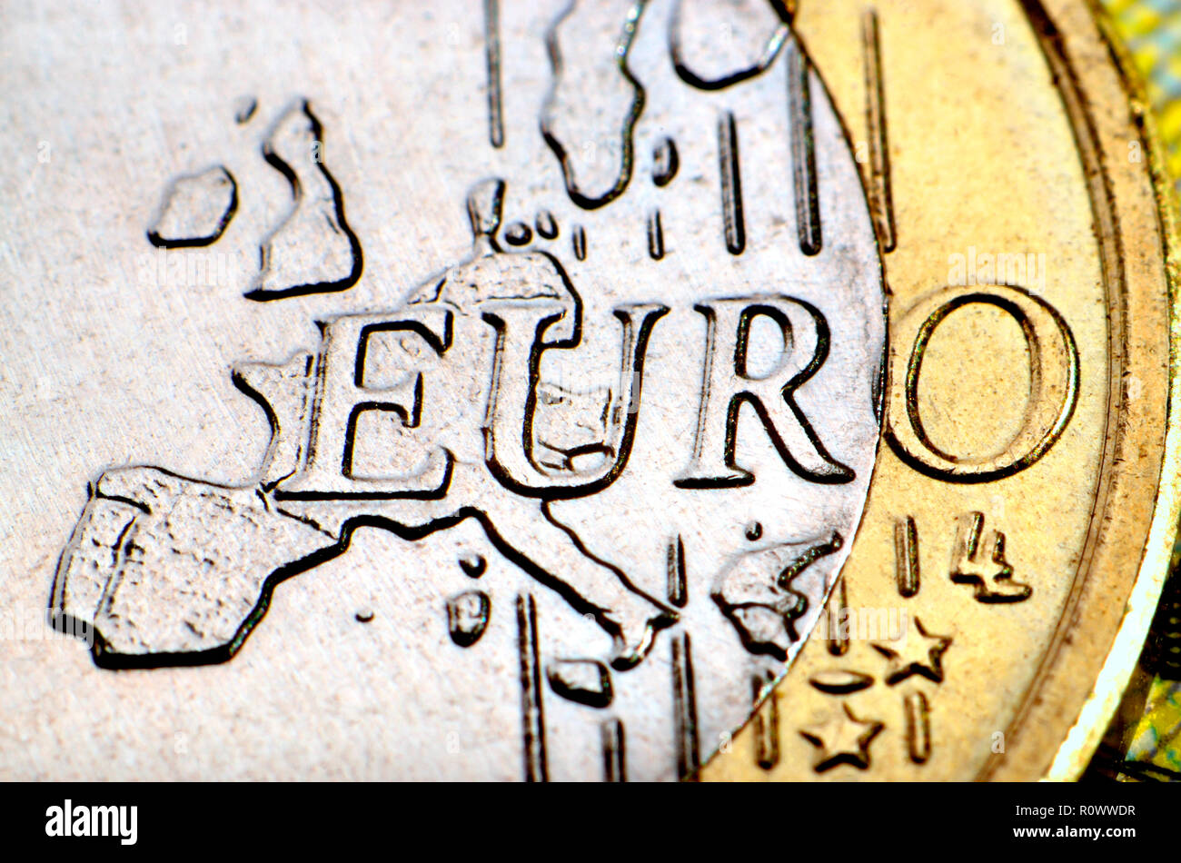1 pièce en euros sur un 10 Euro note Banque D'Images