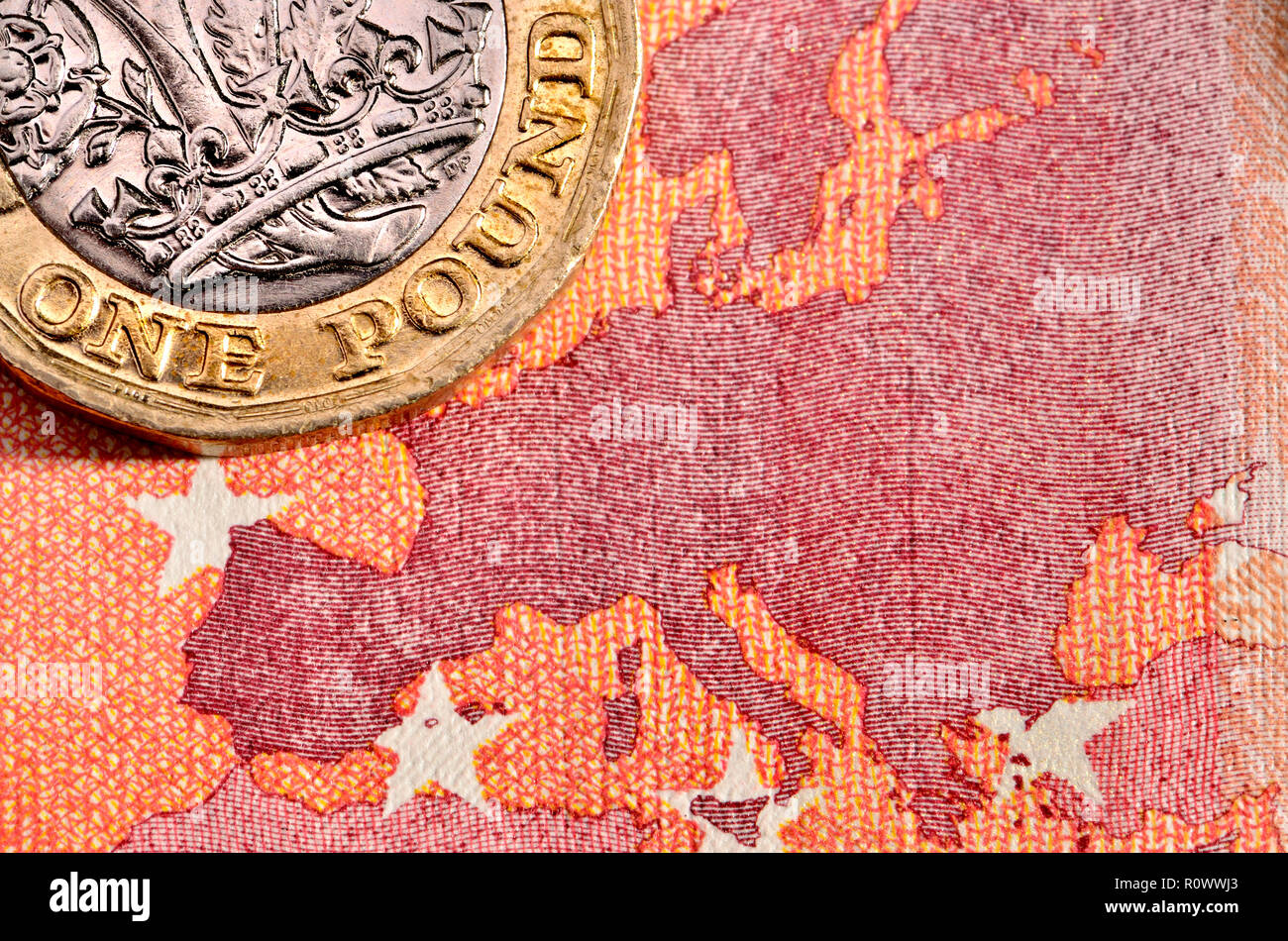 1 € la pièce sur une note de 10 Euros Banque D'Images