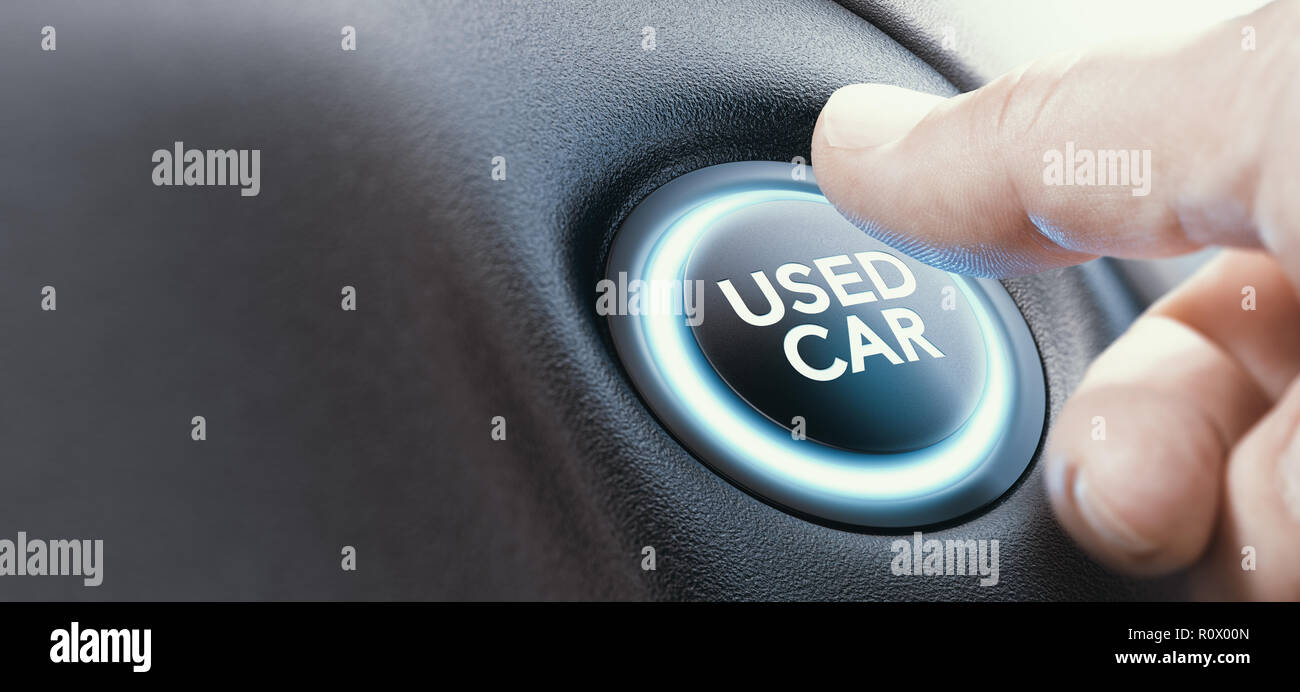 Doigt qui appuie sur le bouton de démarrage d'une voiture d'occasion. Image composite entre une main et la photographie 3D'un arrière-plan. Banque D'Images