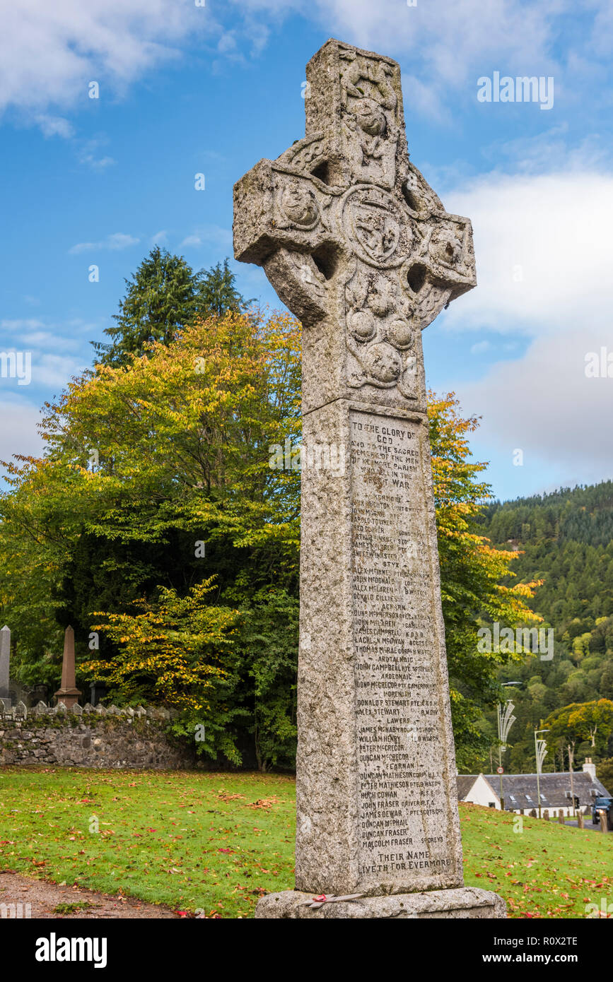 La Croix du souvenir de la guerre à l'église paroissiale de Kenmore, Kenmore, Perthshire, Écosse Banque D'Images