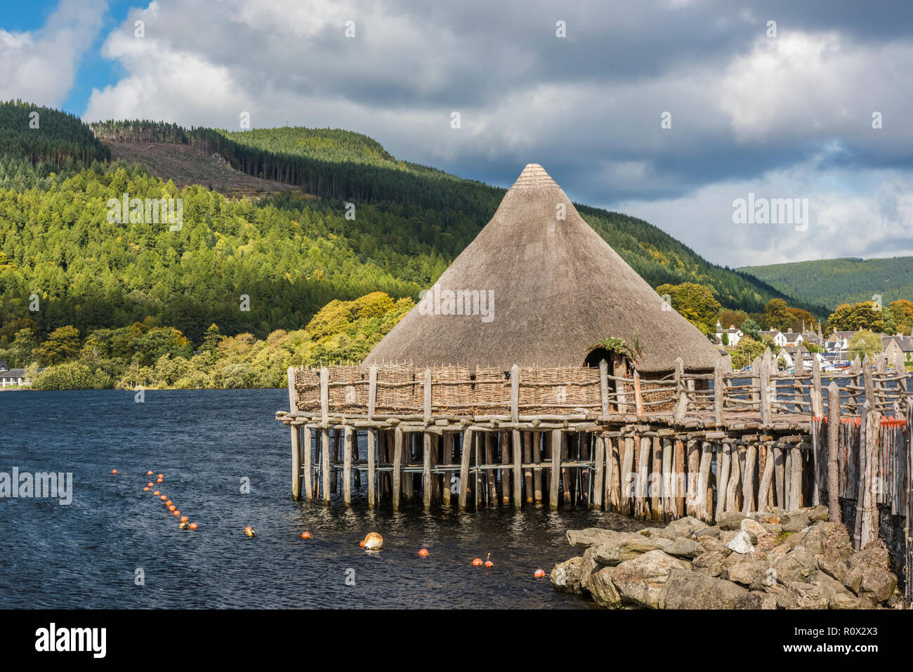 Le Centre écossais sur le Loch Tay Crannog, près de Kenmore, Perthshire, Écosse Banque D'Images
