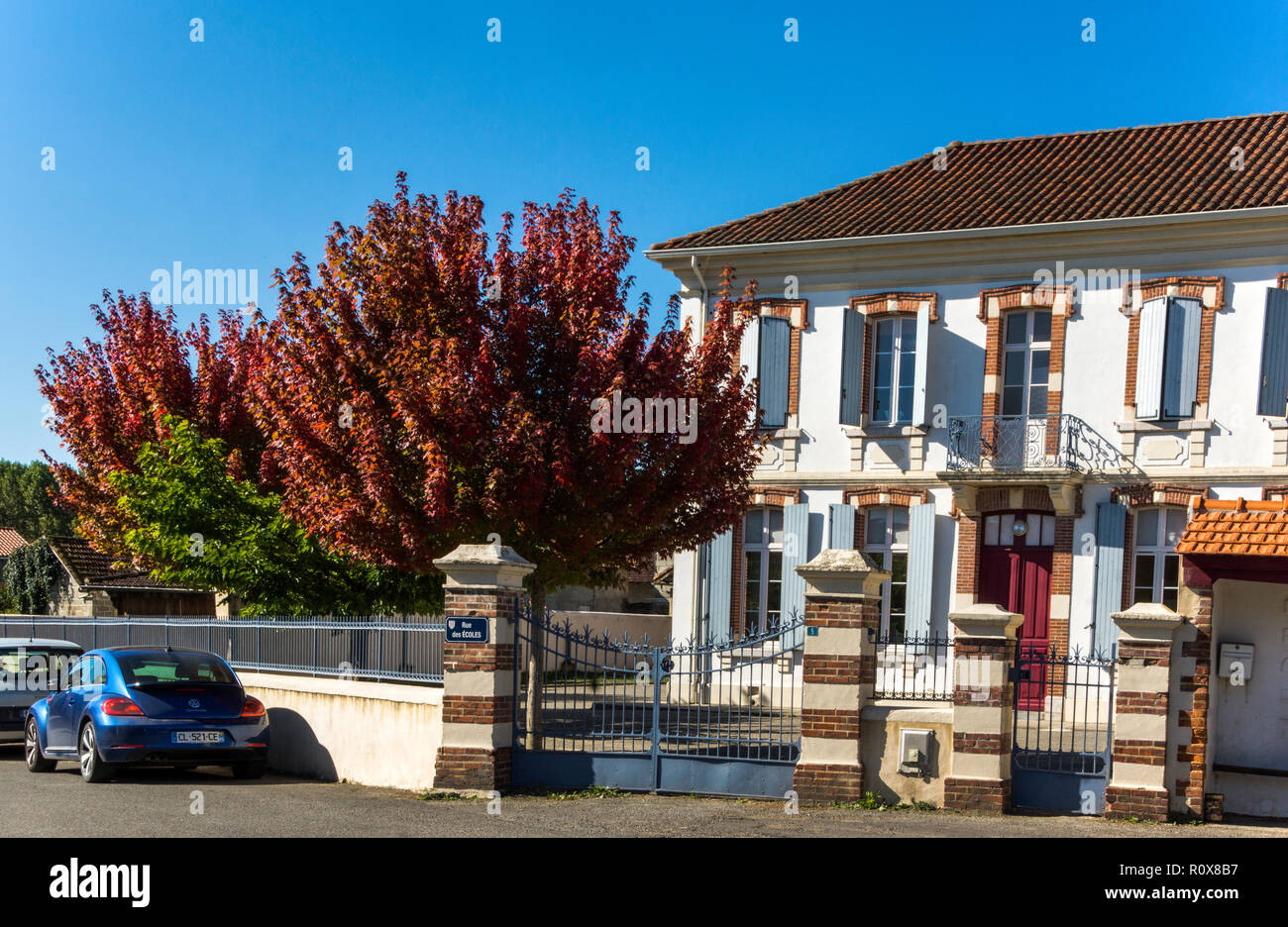 France.Dept Hautes-pyrénées.Le village de Labatut-Riviere au nord du département.L'école du village. Banque D'Images